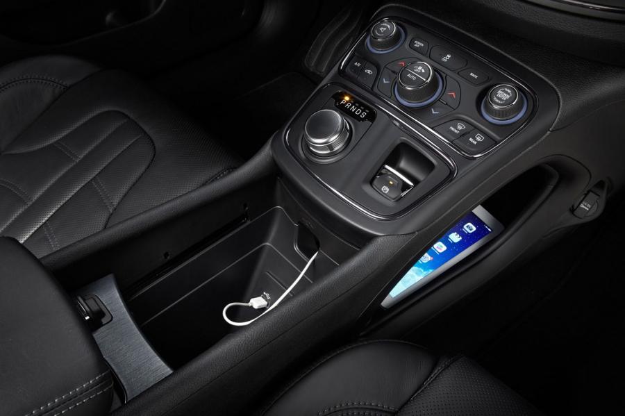  Chrysler 200 2015 года  (фото 47 из 207)